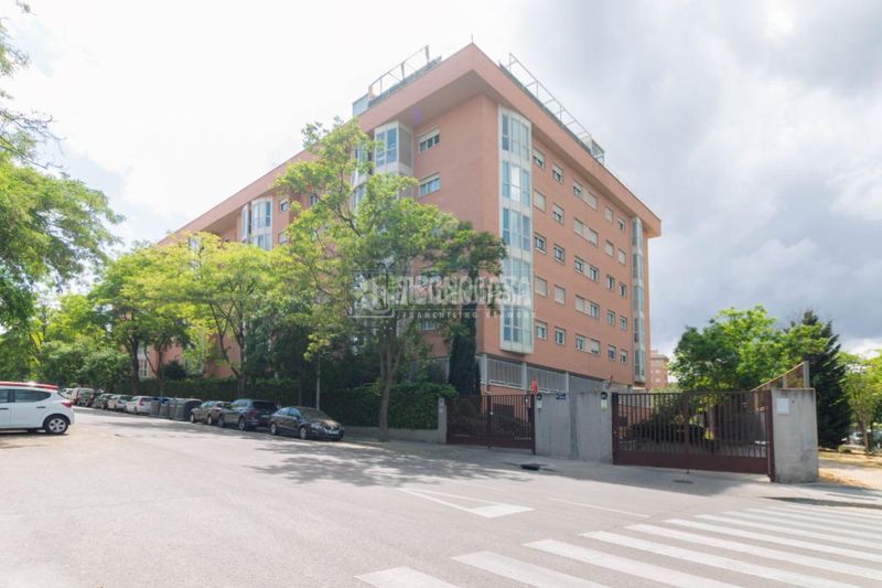 Foto 57fbd7d1-be3a-4ad9-8ab8-ec1aecb451da. Pis amb aparcament piscina a Rejas Madrid