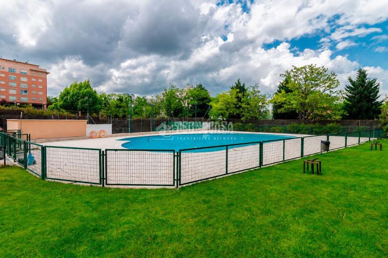 Foto 6e90c1d5-3049-4a65-919d-9b4a14c8c07b. Pis amb aparcament piscina a Rejas Madrid