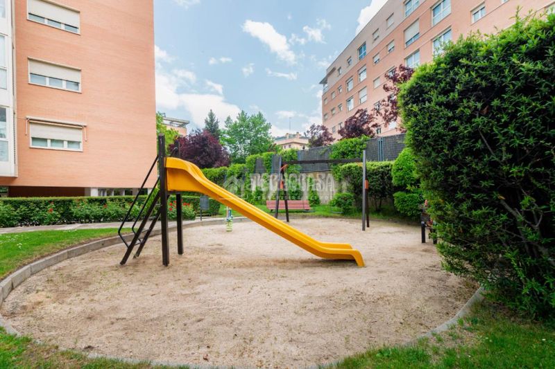 Foto 9cd6b634-94bd-4f2c-920a-61942e785ae7. Pis amb aparcament piscina a Rejas Madrid