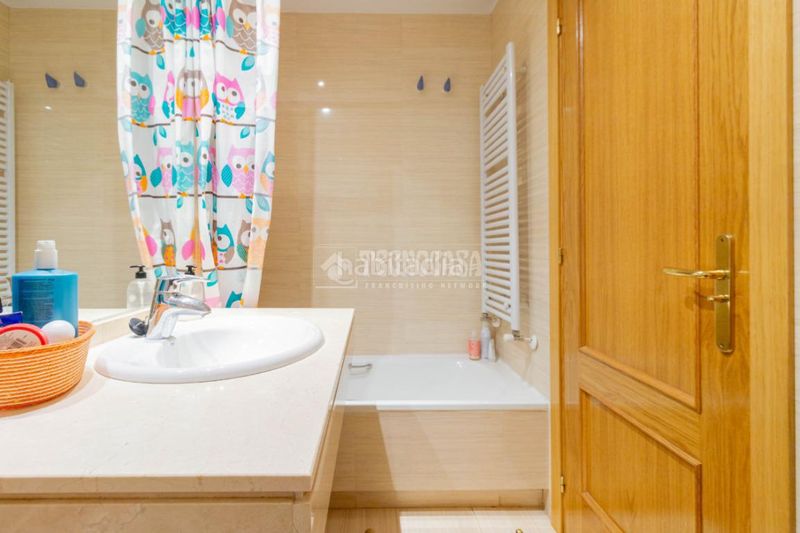 Foto e59e403b-7103-4e94-8e12-488c1e6abb9a. Pis amb aparcament piscina a Rejas Madrid