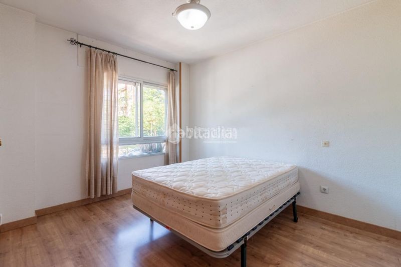 Foto 2f59be4a-fd1e-42d8-a84c-8e2ab9bc2f68. Flat with parking in Rejas Madrid