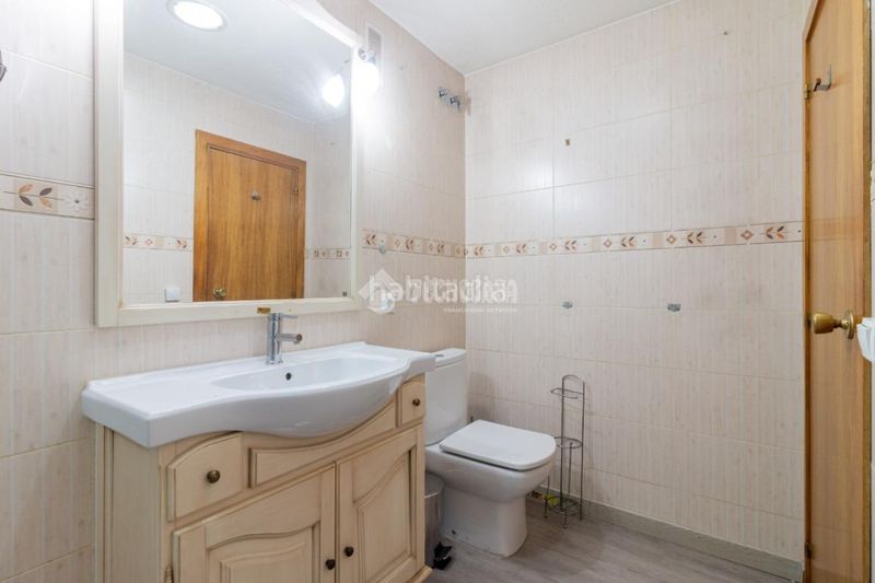 Foto a3c182ba-04d1-43c8-9768-f497bd267d72. Flat with parking in Rejas Madrid