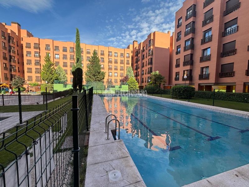 Foto 6a7c139a-e93d-44f9-8df0-54d15ab73045. Piso  en venta en Rejas Madrid
