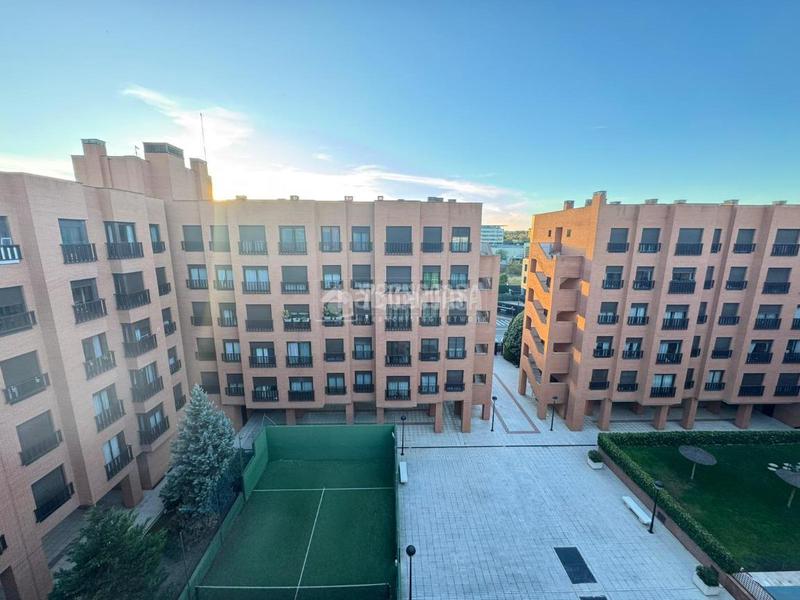 Foto 76e93ee0-1c23-4991-88c8-b1fa5e94eb27. Appartement avec parking piscine dans Rejas Madrid