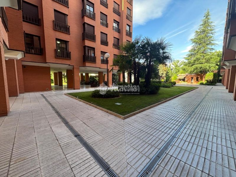 Foto 51ecce22-e79e-4fd2-88b8-0d4f601b900d. Pis amb aparcament piscina a Rejas Madrid
