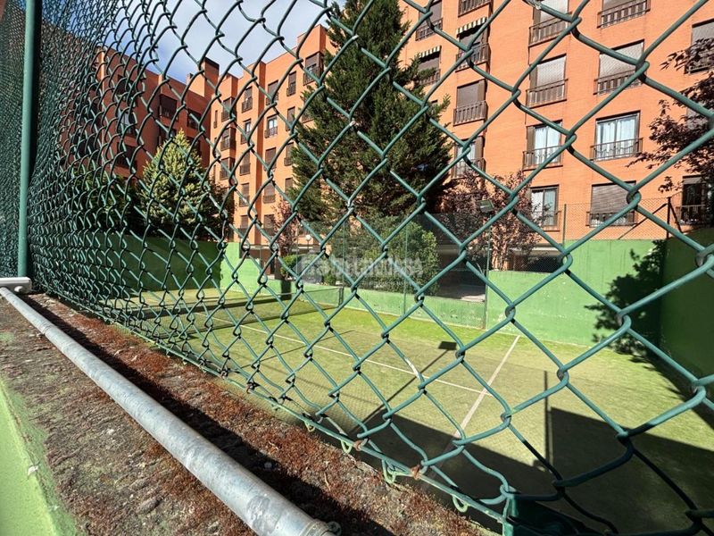 Foto b8497151-97b0-4e40-b43b-34727466568f. Pis amb aparcament piscina a Rejas Madrid