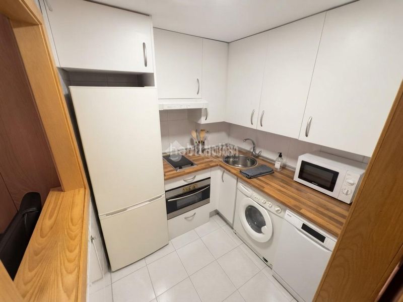 Foto f205be37-a701-4dfb-800e-44947df04bed. Pis amb aparcament piscina a Rejas Madrid