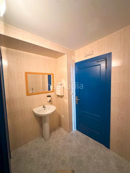 Foto f881dadb-2800-471f-a848-b95148d1d7cd. Locale commerciale con riscaldamento in Los Castros Santander