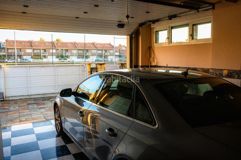 Foto 495db327-762a-4fda-b767-5b55187d9dd2. Casa aparellada amb xemeneia calefacció aparcament piscina a Santa Cruz de Bezana