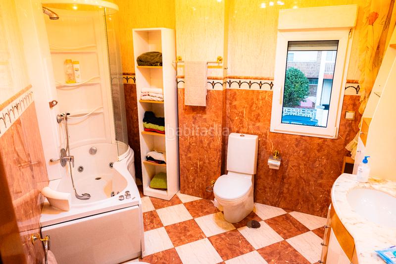 Foto 5236f2fe-7cc8-4ddf-a170-74e6262ba600. Casa aparellada amb xemeneia calefacció aparcament piscina a Santa Cruz de Bezana