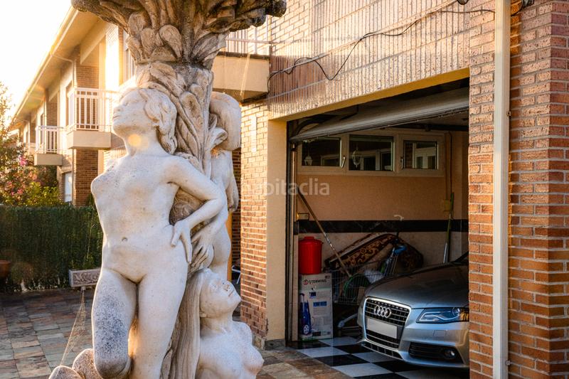 Foto 5bf64004-9939-4a04-8907-5dad587d1e19. Casa aparellada amb xemeneia calefacció aparcament piscina a Santa Cruz de Bezana