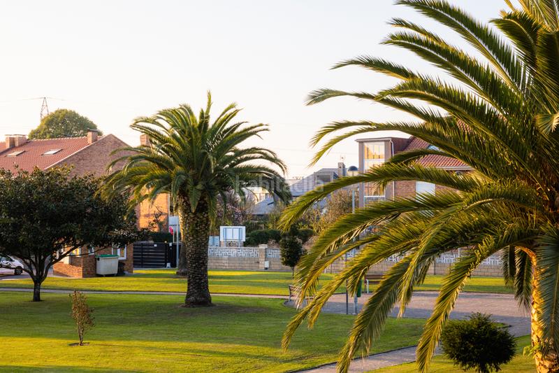 Foto 6ff14199-8c1b-4394-9082-47243a7b3407. Casa aparellada amb xemeneia calefacció aparcament piscina a Santa Cruz de Bezana