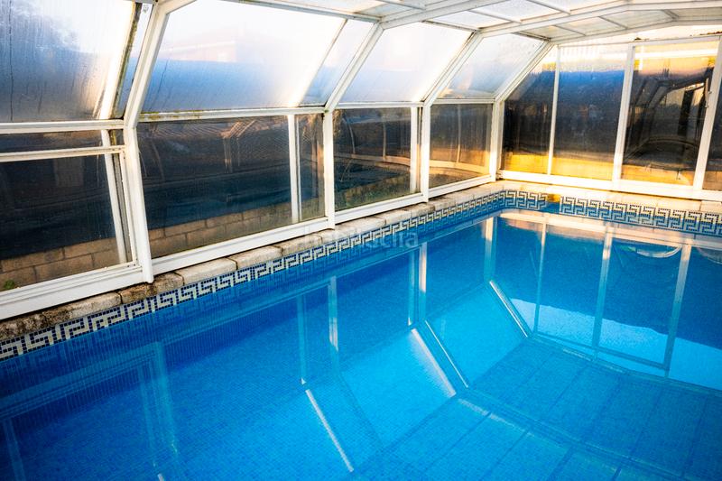 Foto 7acab990-e552-4e77-b764-331a5c97847f. Casa aparellada amb xemeneia calefacció aparcament piscina a Santa Cruz de Bezana