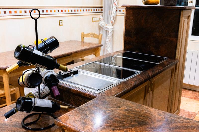 Foto 86a806dd-b282-406c-9e72-3e9f2cc1c9bc. Casa aparellada amb xemeneia calefacció aparcament piscina a Santa Cruz de Bezana