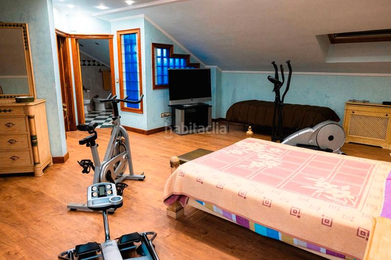 Foto 9de58f6e-7a6f-4550-9fc5-477fea449c46. Casa aparellada amb xemeneia calefacció aparcament piscina a Santa Cruz de Bezana