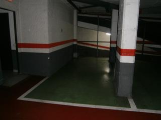 Rent Car parking in Carrer de castelao 116. Plaza coche mediano