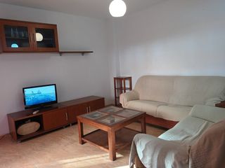Rent Flat  Calle loja. Bonito piso para estudiantes de 3 dormitorios/amueblado/calefacc