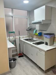 Rent Flat in Camino de Ronda. Piso para estudiantes de 3 dormitorios/junto a ciencias calle go