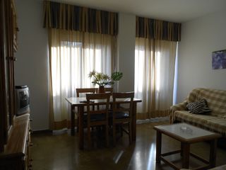 Miete Etagenwohnung  Calle cisne. Bonito piso de 2 dormitorios/junto a renfe/facultad ciencias