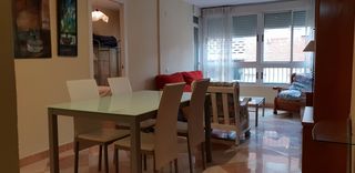 Lloguer Pis  Avenida de cervantes. Buen piso de 4 dormitorios para estudiantes o trabajadores/calef