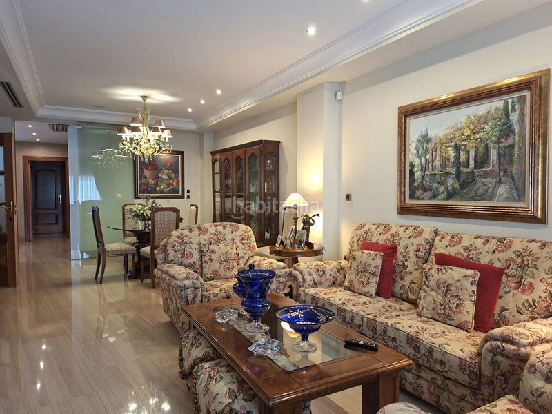 Foto 08e5cf62-1d99-4d7a-89d7-7c7a2f0eae6d. Casa aparellada amb xemeneia calefacció aparcament piscina a Granada