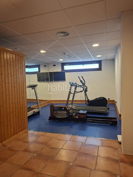 Foto 1647415f-6bf2-4d4d-9a87-91a3d79c9410. Casa aparellada amb xemeneia calefacció aparcament piscina a Granada