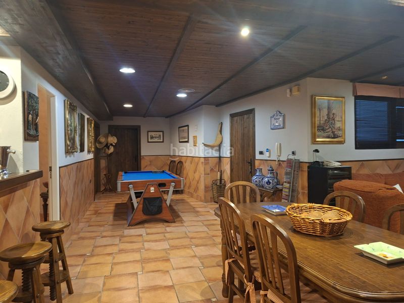 Foto 24f28b4f-6de9-4d91-bdef-8c3b628d9cdd. Casa aparellada amb xemeneia calefacció aparcament piscina a Granada