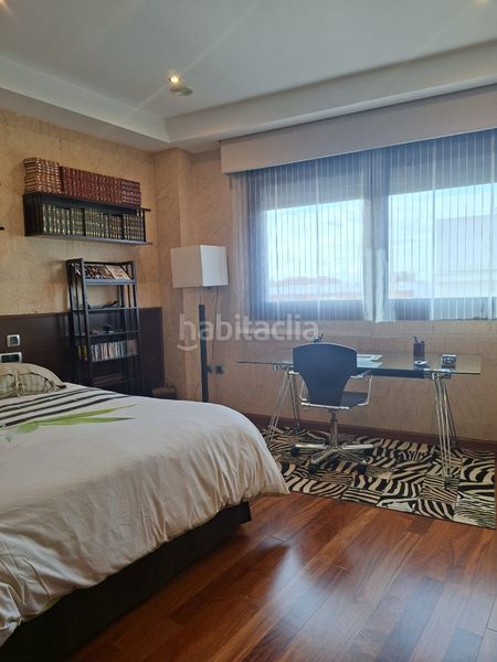 Foto 273c8dd0-92c7-49c0-8832-961ce2d7eecf. Casa aparellada amb xemeneia calefacció aparcament piscina a Granada