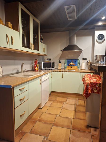 Foto 318a149a-c715-40df-bee3-11b8f02ea0af. Casa aparellada amb xemeneia calefacció aparcament piscina a Granada