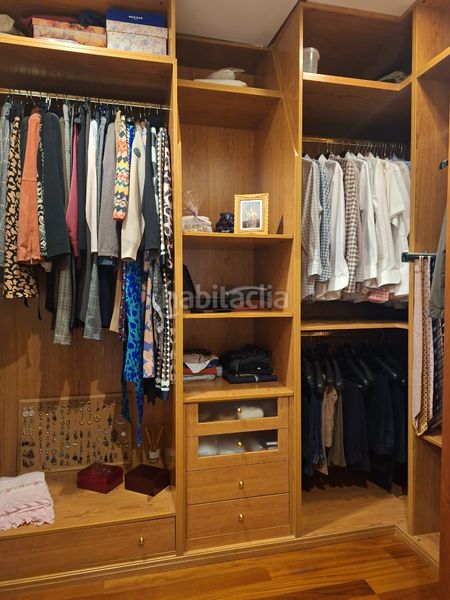 Foto 41fb71cc-f151-4210-a32f-93ffd289d533. Casa aparellada amb xemeneia calefacció aparcament piscina a Granada