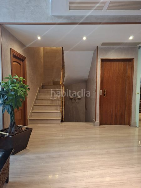 Foto 5bc093ac-3aad-477a-ad5e-c24e5b319020. Casa aparellada amb xemeneia calefacció aparcament piscina a Granada