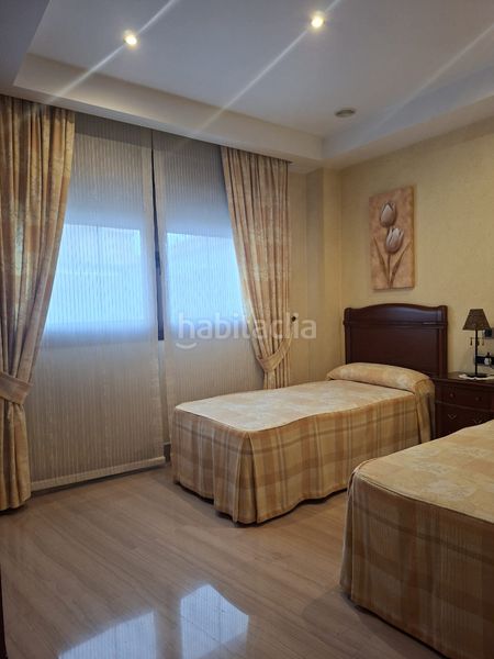 Foto 865bb634-3024-44e0-953b-b266bff1be00. Casa aparellada amb xemeneia calefacció aparcament piscina a Granada