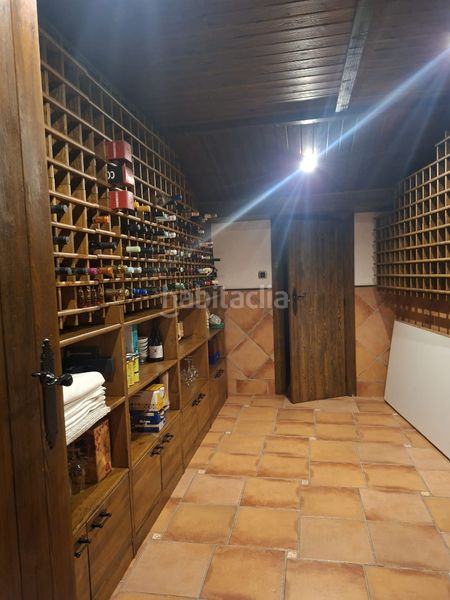 Foto 99917b68-befa-4e35-b022-5374d54fee1d. Casa aparellada amb xemeneia calefacció aparcament piscina a Granada