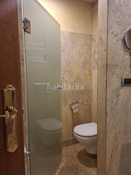 Foto be3af609-47ca-43d0-80ad-7b0eb415561f. Casa aparellada amb xemeneia calefacció aparcament piscina a Granada