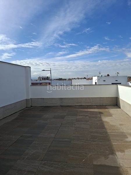 Foto be8af6fa-621a-439a-a73f-f16372aefecb. Casa aparellada amb xemeneia calefacció aparcament piscina a Granada