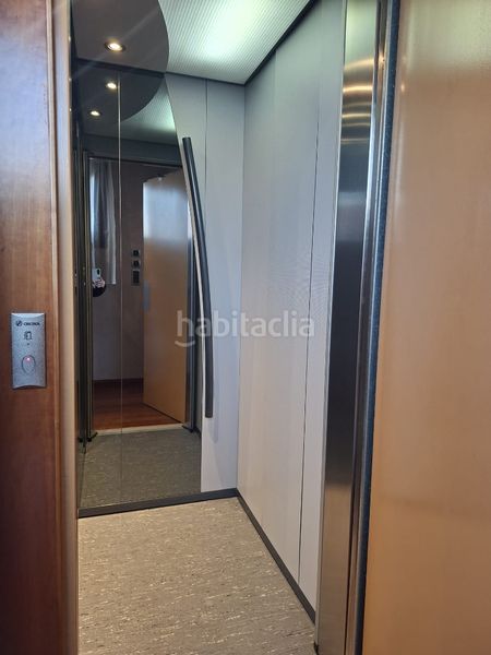 Foto eb8799c3-6ae8-4cf8-ad81-2f024bff1499. Casa aparellada amb xemeneia calefacció aparcament piscina a Granada