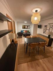 Miete Etagenwohnung  Avenida de andalucía. Piso reformado de 4 dormitorios/junto a f. informatica y bellas
