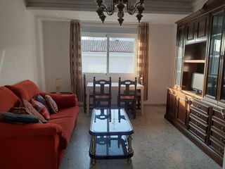 Rent Flat  Calle carlos pareja. Piso de 3 dormitorios muy luminoso