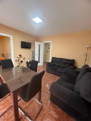 Rent Flat  Calle doctor azpitarte. Bonito piso 4 dormitorios con calefacción central muy luminoso