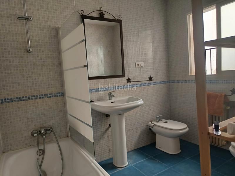 Foto 53d6580b-9f28-45af-9e1a-6480201363f4. Alquiler ático atico de 5 dormitorios/zona muy centrica/junto a facultades en Granada