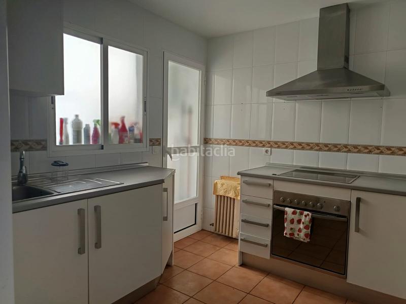 Foto 6e3f1b19-25ba-4d19-a27c-7cd4adbb317c. Alquiler ático atico de 5 dormitorios/zona muy centrica/junto a facultades en Granada