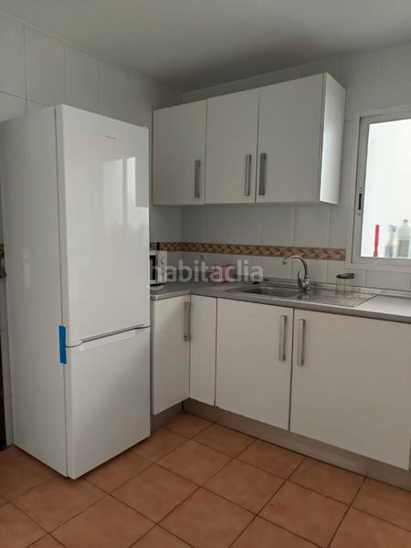 Foto fd89b5da-88f0-48db-9ca6-e3c20093c9f4. Alquiler ático atico de 5 dormitorios/zona muy centrica/junto a facultades en Granada