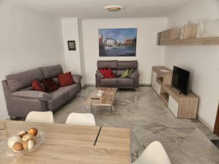 Rent Flat  Calle pintor zuloaga. Bonito piso para estudiantes, 4 dormitorios/calefaccion central/