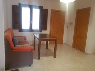 Rent Flat  Calle santo sepulcro de la quinta. Piso de 2 dormitorios muy luminoso