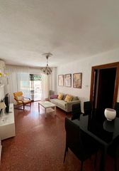 Rent Flat  Calle doctor fermín garrido. Fantastico piso para chicas estudiantes de 4 dormitorios/ lumino