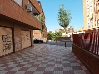 Local Comercial en Calle Cardenal Parrado