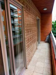 Miete Etagenwohnung  Calle pedro antonio de alarcón. Bonito piso para estudiantes de 4 dormitorios/calefaccion centra