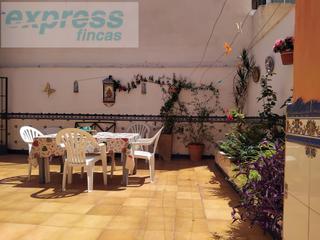 Planta baixa a La Llàntia. Planta baja con patio mataró, la llàntia