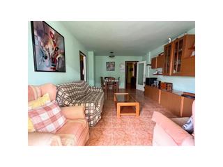 Etagenwohnung in Carrer de joan maragall. Piso de 3 dormitorios a 5 minutos de la playa en calella.