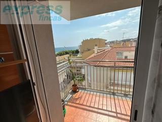 Pis a Calella. Quinta planta de 3 dormitorios en calella te espera.